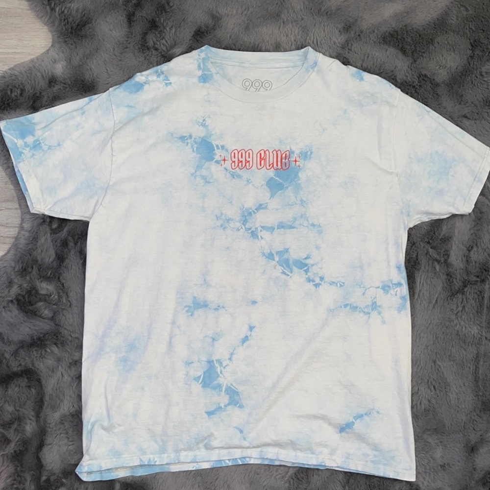 Juice wrld zumiez t shirt. Small stain in the front, barely visible.